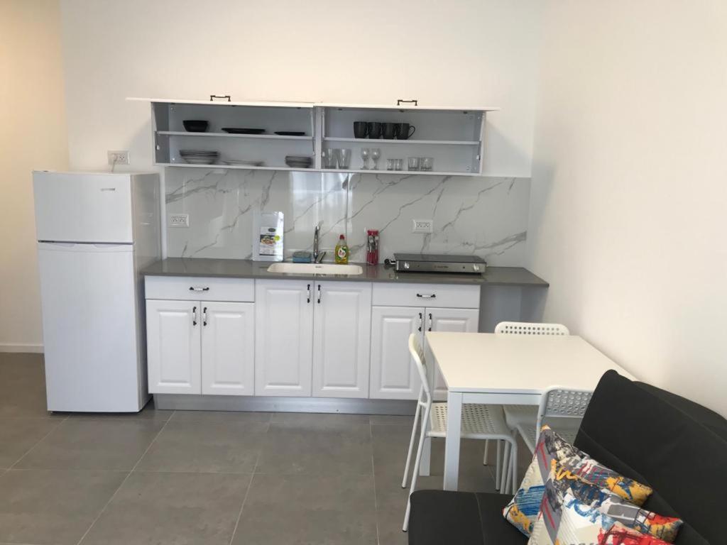 Isramax Low-Cost Apartment Near The Sea. بات يام المظهر الخارجي الصورة