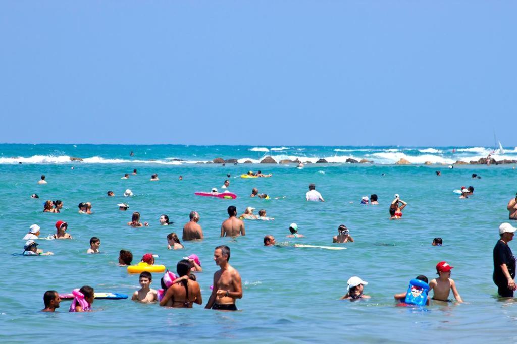 Isramax Low-Cost Apartment Near The Sea. بات يام المظهر الخارجي الصورة